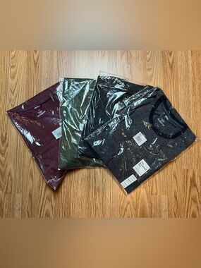 Sonoma Mens The Supersoft Tee Shirt Lot of 4 - Red, Olive Green, Grey, Blue